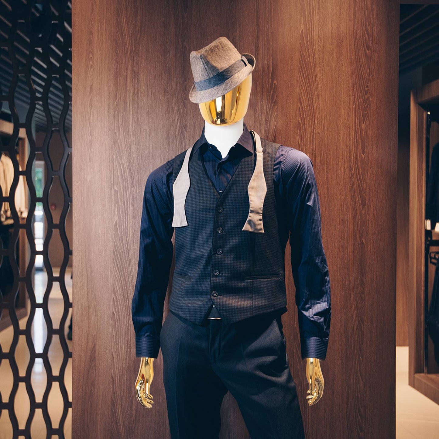 Gold male mannequin